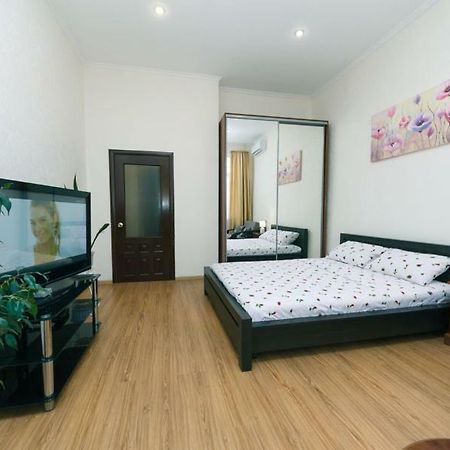 Apartment On Saksahanskoho Street Kiev Bagian luar foto