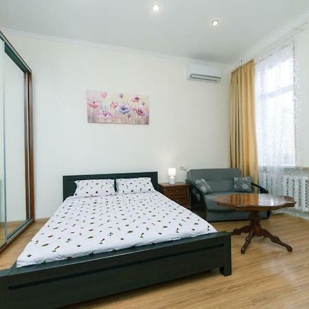 Apartment On Saksahanskoho Street Kiev Bagian luar foto