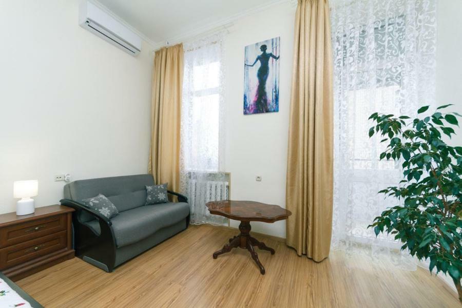 Apartment On Saksahanskoho Street Kiev Bagian luar foto