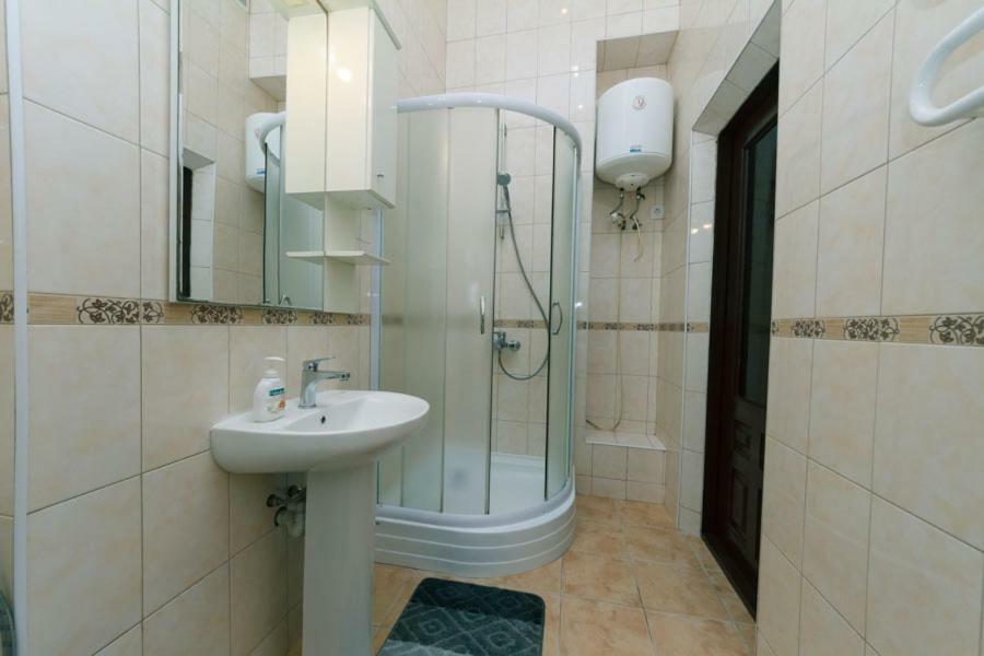 Apartment On Saksahanskoho Street Kiev Bagian luar foto