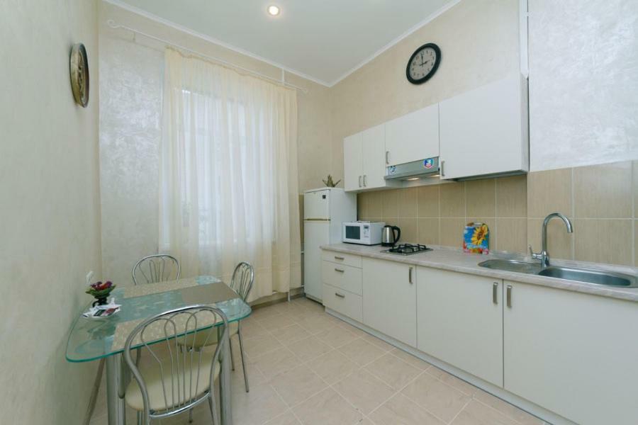 Apartment On Saksahanskoho Street Kiev Bagian luar foto