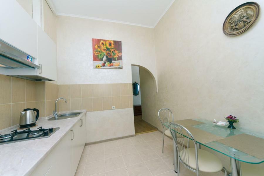 Apartment On Saksahanskoho Street Kiev Bagian luar foto