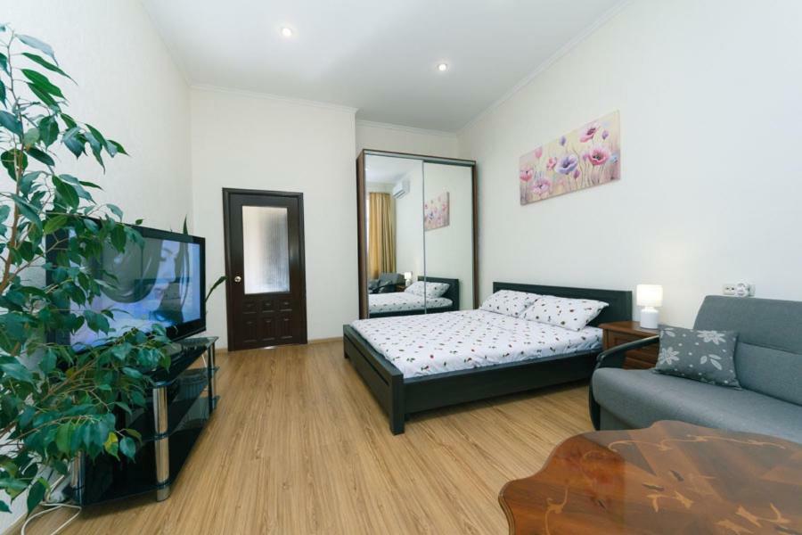 Apartment On Saksahanskoho Street Kiev Bagian luar foto